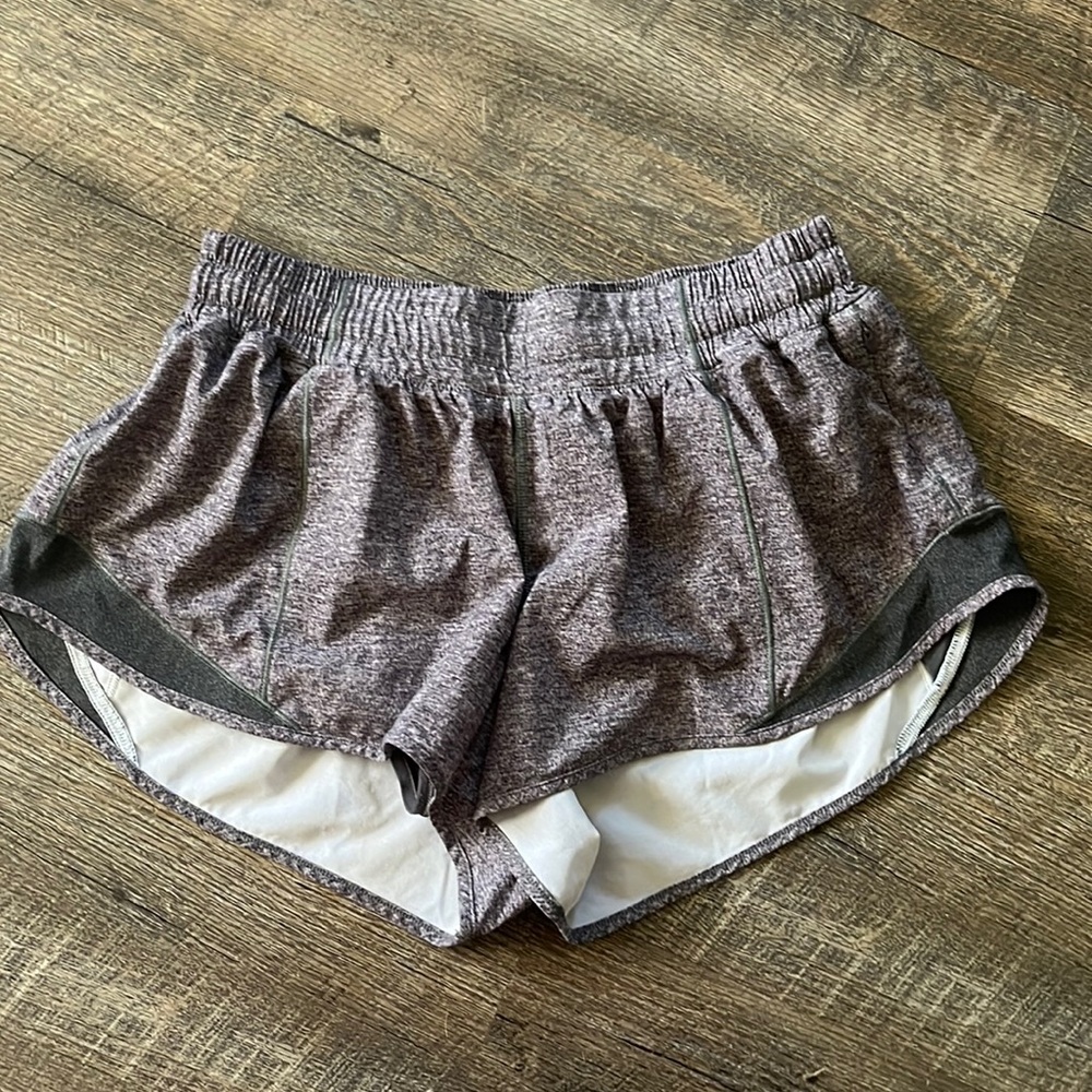 Lululemon hotty hot shirt 2.5” size 8.